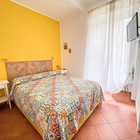 Giallo Napoli Exteriér fotografie