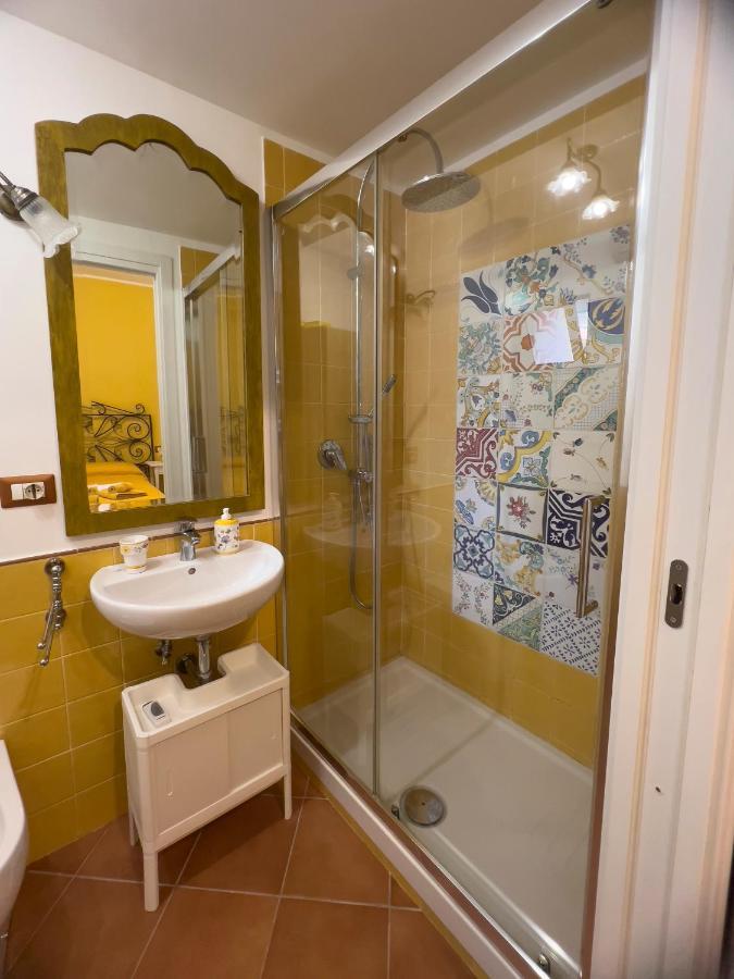 Giallo Napoli Exteriér fotografie